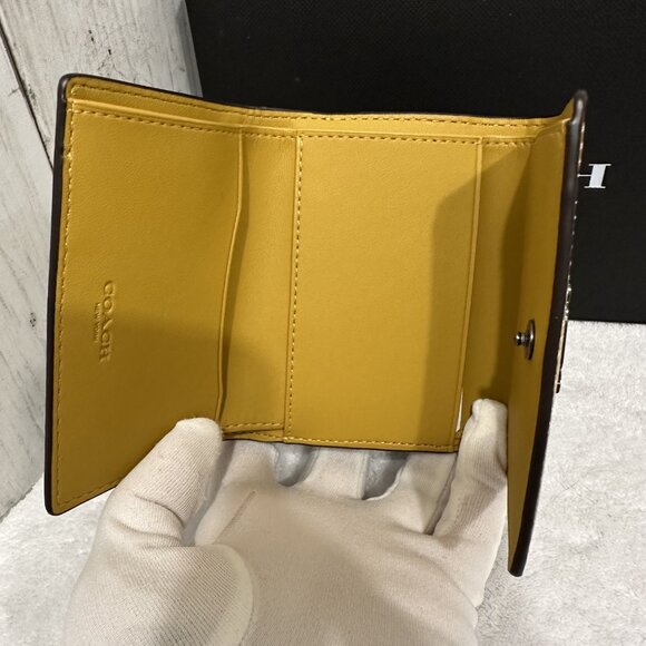 NWT! COACH Micro Wallet - Picture 4 of 6